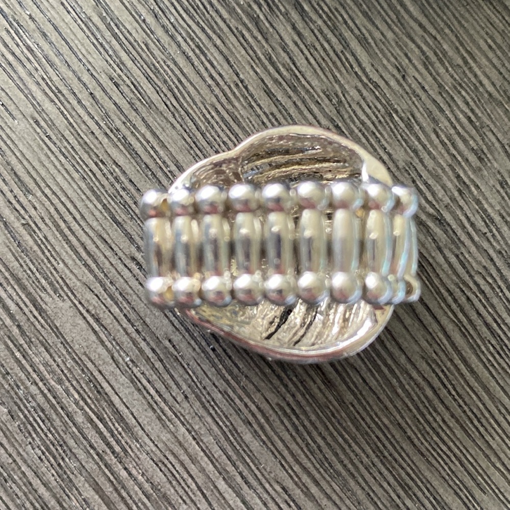 Silver Overlap Rhinestone Stretch Band Ring Size 7 To Size 10 New - Picture 8 of 11